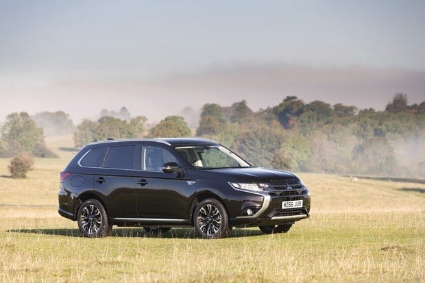 The new Mitsubishi Outlander PHEV Juro Side View