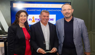 Geoff Albutt accepts LBF Award