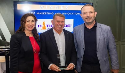 Geoff Albutt accepts LBF Award