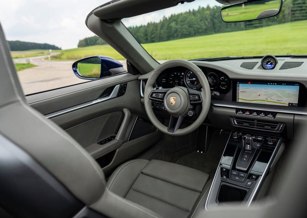 Porsche 911 Carrera Cabriolet interior