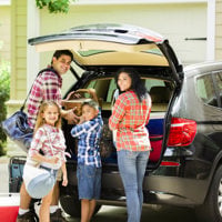 Family packing car to go on vacation