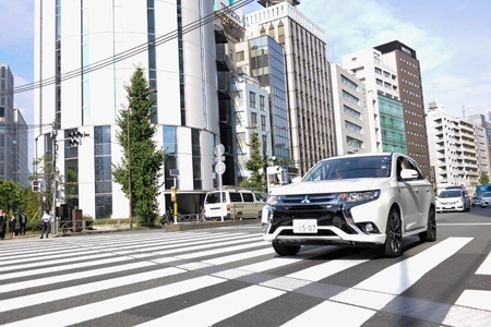 Mitsubisi Outlander PHEV on the road