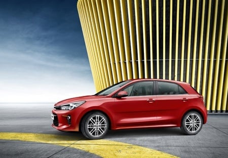 The new Kia Rio side view