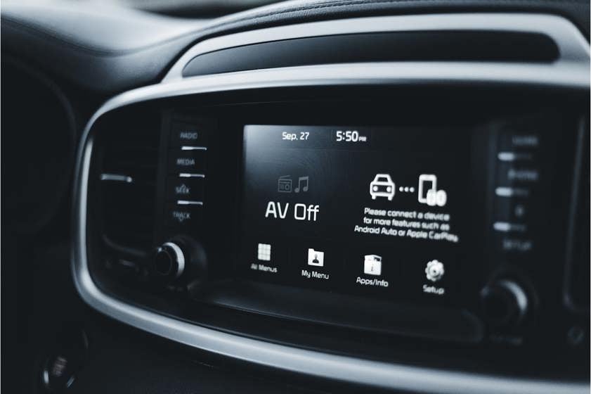 Car infotainment system connecting to smartphone mirroring