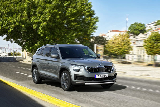 skoda kodiaq driving on the road