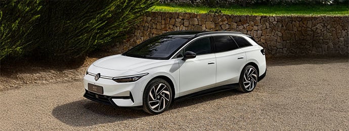 White Volkswagen ID.7 Tourer