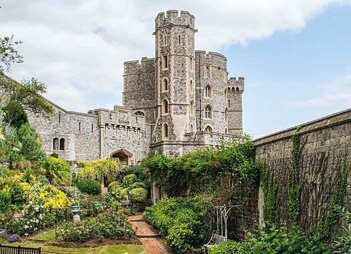 photo of windsor castle in windsor, england