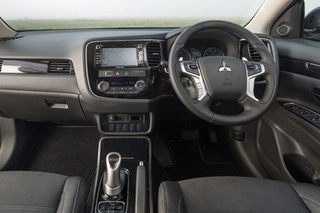 The new Mitsubishi Outlander PHEV Juro Dashboard