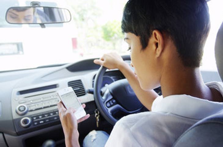 Police Crackdown on Mobile Use by Drivers