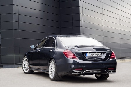 The new Mercedes-Benz S Class rear view