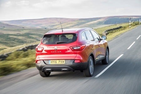 Rear view of the Renaut Kadjar Signature S Nav on thhe road