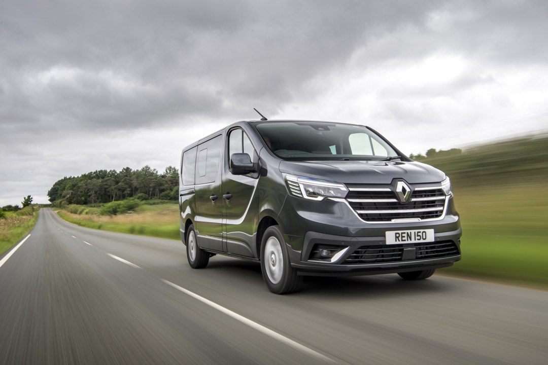 Renault Traffic Minibus exterior