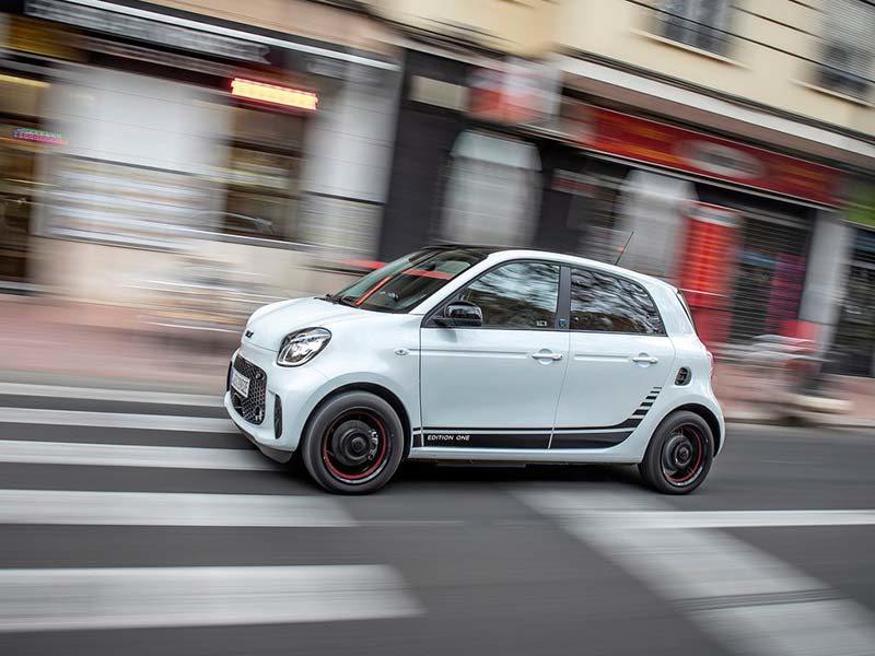 Smart Forfour driving along a blurred city street