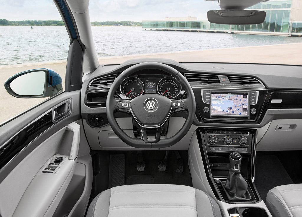 Volkswagen Touran interior