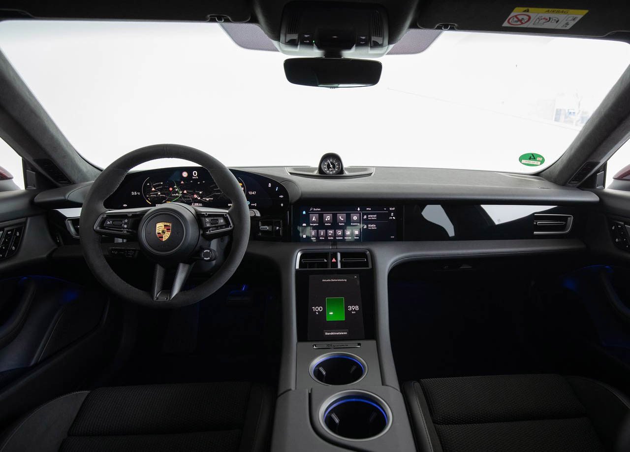 Porsche Taycan Saloon interior